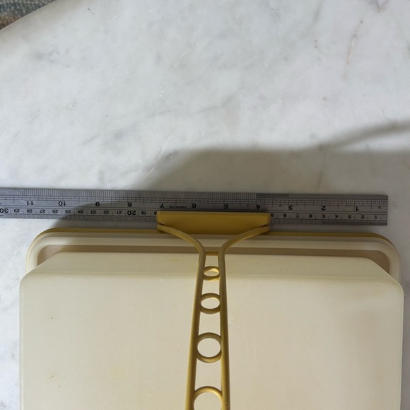 Vintage 70s Tupperware harvest gold 3-piece sheet cake carrier with handle - Picture 13 of 14